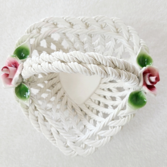 Lanzarin Woven Ceramic Rose Heart Basket - Picture 1 of 7